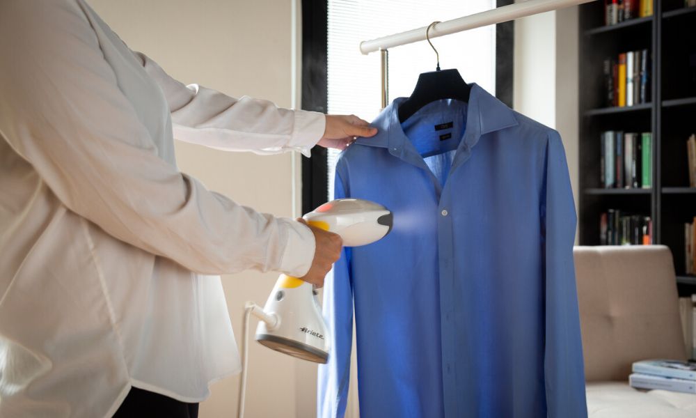 Come stirare una camicia: tutti i passaggi