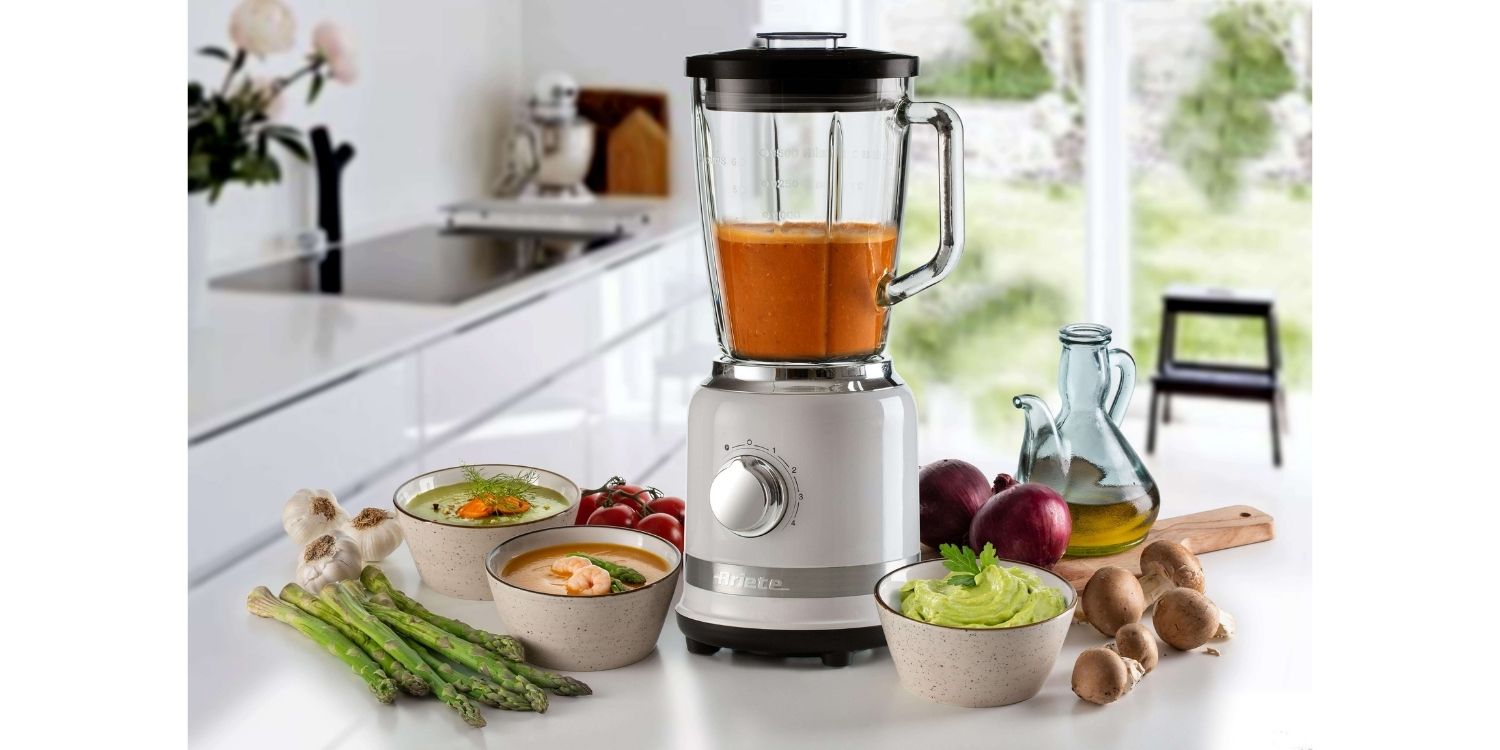 Red blender with glass cup, Modern Line