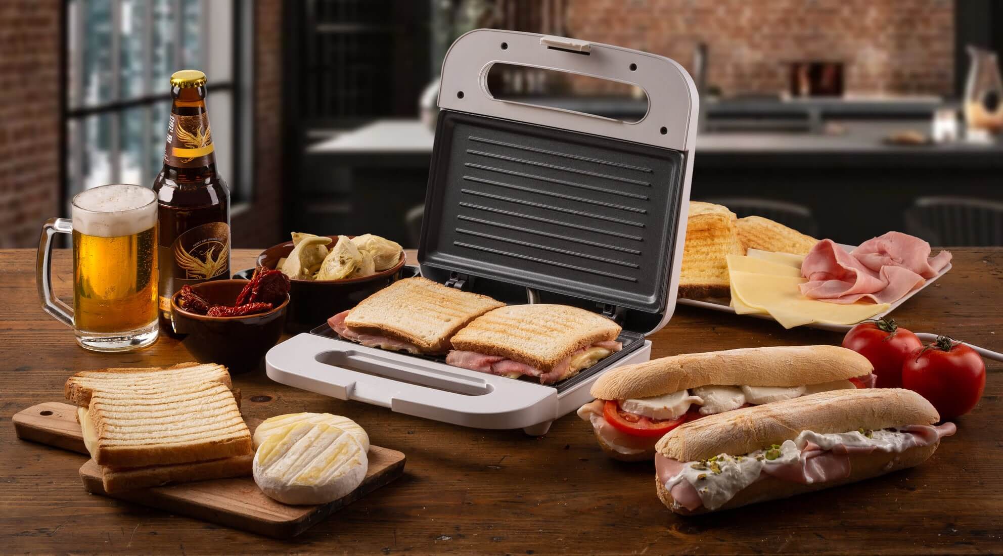 Ariete Tostiera Breakfast 1961, Piastra Elettrica per Toast, Piastra per  Panini e Sandwich, Piastre Fisse Grill con Rivestimento Antiaderente,  Conservazione Verticale, 750W, Bianco